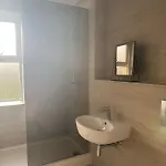 Modern 4bd W Wi-fi, Washer, & Smarttvs, Close To M6 Feriehus