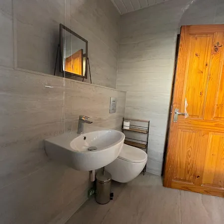 Feriehus Modern 4bd W Wi-fi, Washer, & Smarttvs, Close To M6 *