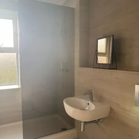 Modern 4bd W Wi-fi, Washer, & Smarttvs, Close To M6 Casa vacanze