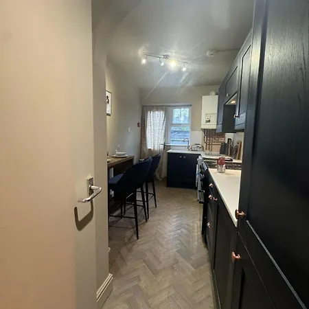 Modern 4bd W Wi-fi, Washer, & Smarttvs, Close To M6 *