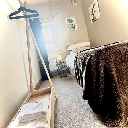 Modern 4bd W Wi-fi, Washer, & Smarttvs, Close To M6 Casa vacanze