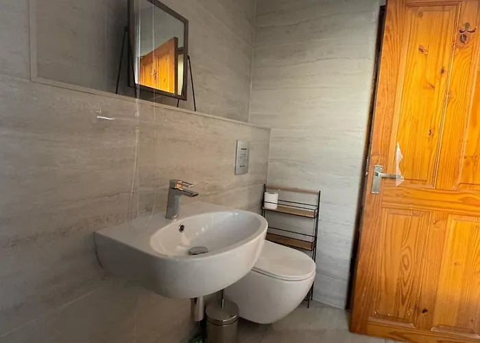 Feriehus Modern 4bd W Wi-fi, Washer, & Smarttvs, Close To M6 *