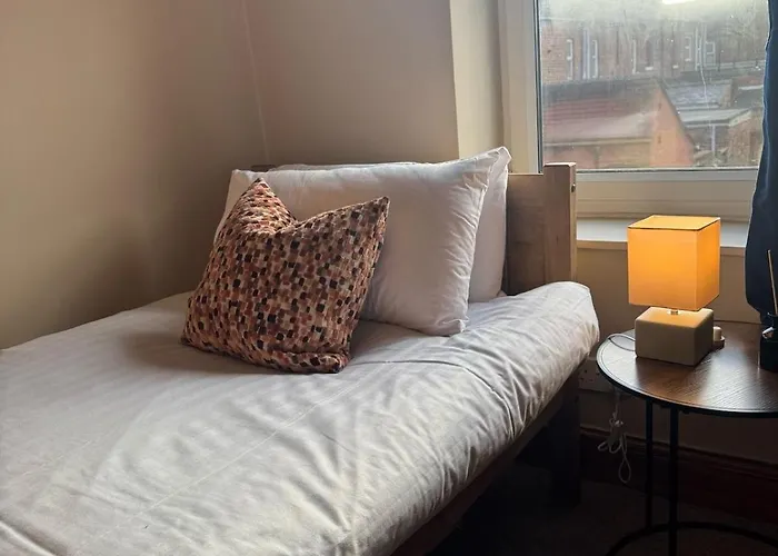 Modern 4bd W Wi-fi, Washer, & Smarttvs, Close To M6 * Carlisle (Cumbria)