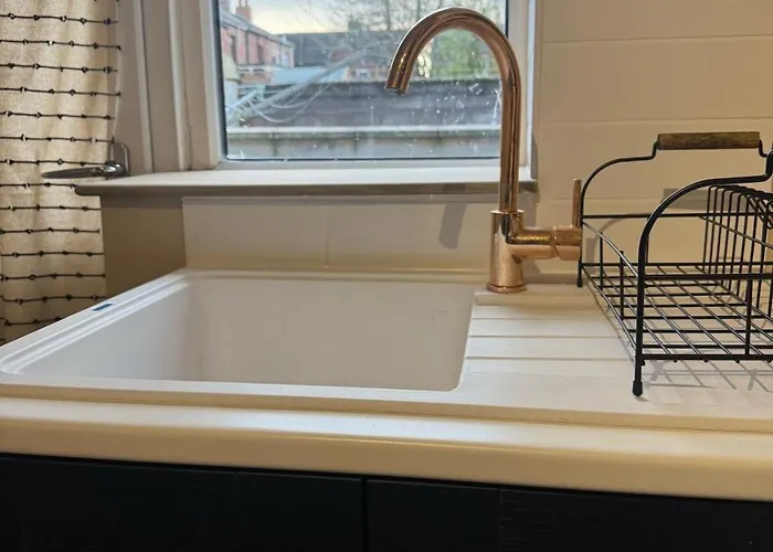 Modern 4bd W Wi-fi, Washer, & Smarttvs, Close To M6 Holiday home Carlisle (Cumbria)