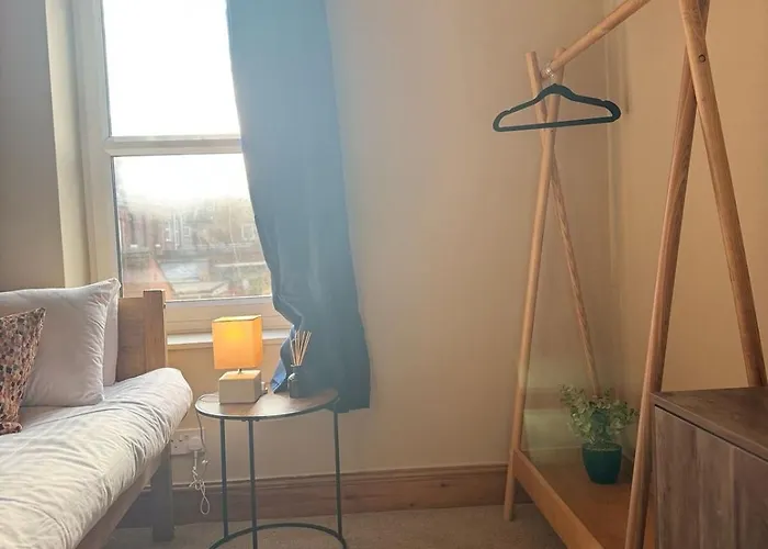 Holiday home Modern 4bd W Wi-fi, Washer, & Smarttvs, Close To M6