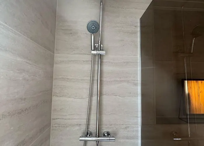 Modern 4bd W Wi-fi, Washer, & Smarttvs, Close To M6 Feriehus