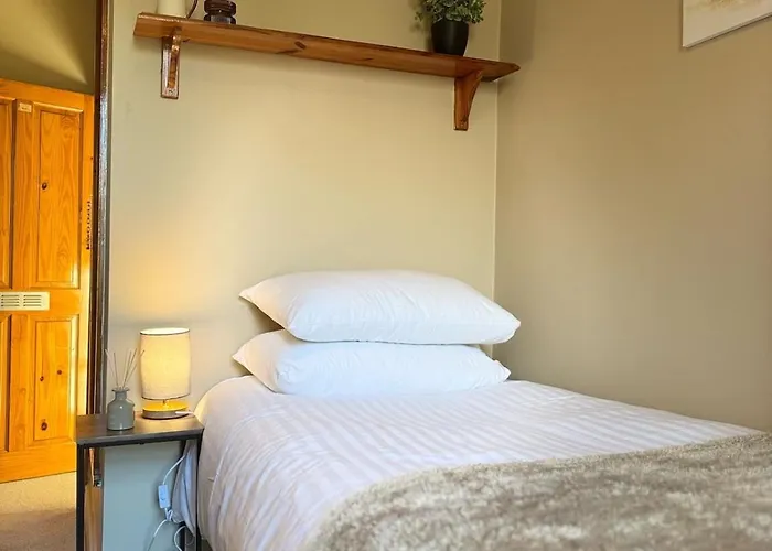 Modern 4bd W Wi-fi, Washer, & Smarttvs, Close To M6 Holiday home *