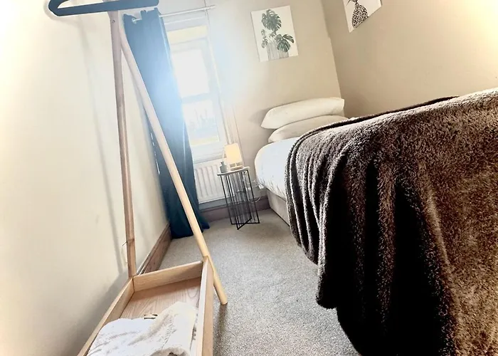 Modern 4bd W Wi-fi, Washer, & Smarttvs, Close To M6 Holiday home