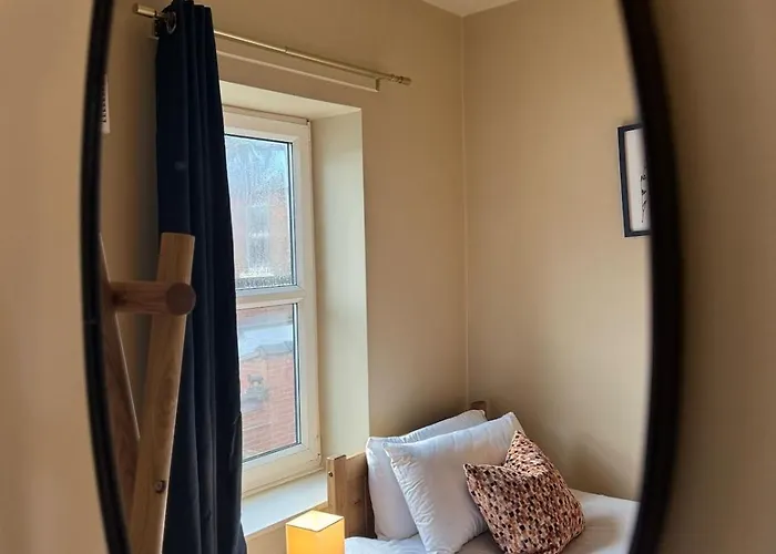 Holiday home Modern 4bd W Wi-fi, Washer, & Smarttvs, Close To M6