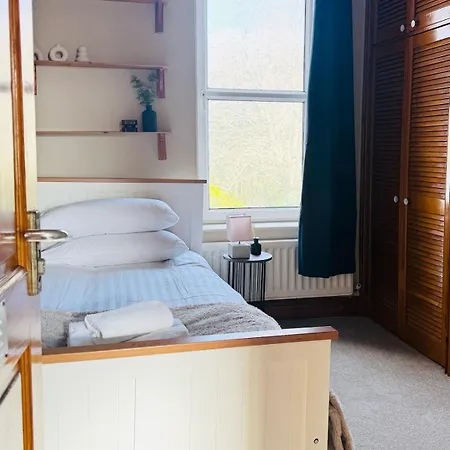 Modern 4bd W Wi-fi, Washer, & Smarttvs, Close To M6 カーライル
